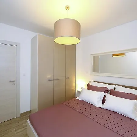 First Floor Apartamento Zadar