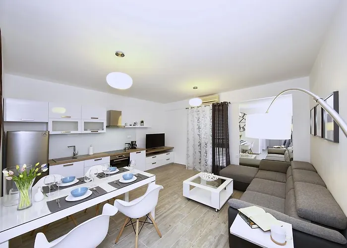 First Floor Lägenhet *