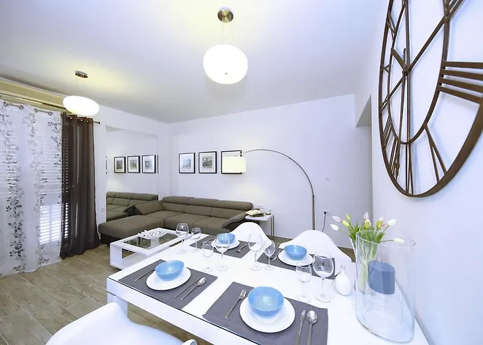 First Floor Lägenhet *