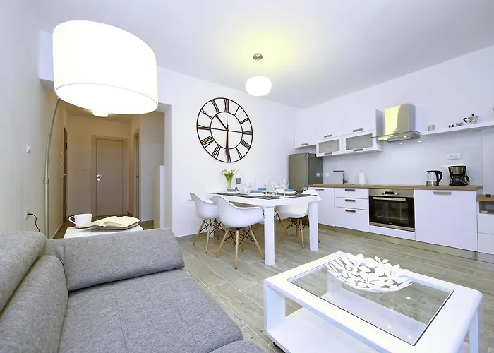 First Floor Lägenhet *